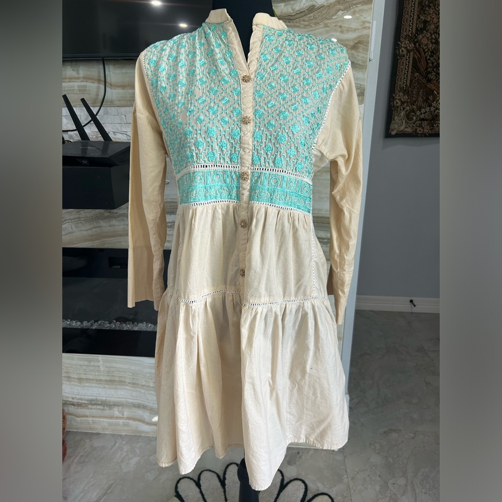 Monas Ally’s Embroidered Dress. Size‎ M